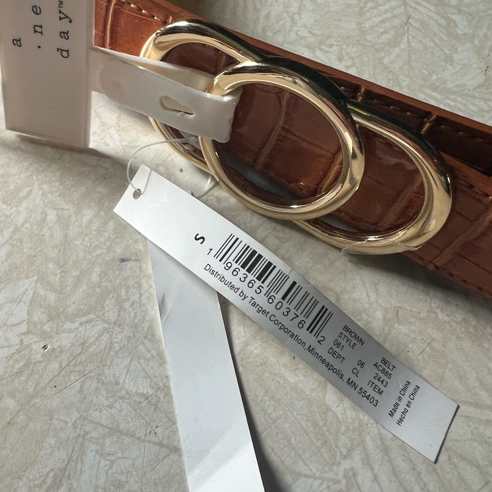 NWT Women's Belt Gold Tone Hoop Trio Buckle Size Small - Picture 3 of 4